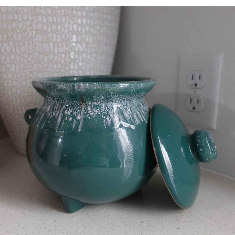 Bean ceramic cauldron pot with lid handle and footed